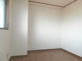 ロイヤルハイツ吉田【2階】の内装