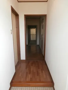 ロイヤルハイツ吉田【2階】の玄関