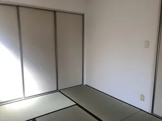 エクセレンス六十谷【1階】の寝室