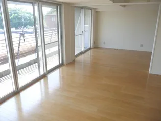 プラージュ和歌浦【4階】の居間