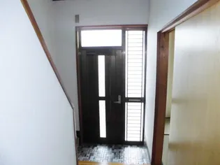 ハイツ塩屋の玄関