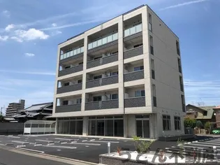 ラティール Vの画像