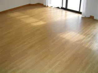 コムス・エルアール【1階】の外観