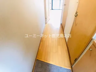 メゾンドール山王【201号室】の玄関