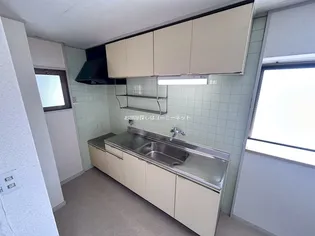 ロイヤルハイツ【301号室】のキッチン