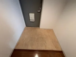 レシェンテ緑地【1階】の玄関