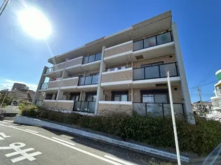 アインスローヤル【1階】の外観