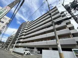 SERENiTE江坂四番館【3階】の外観