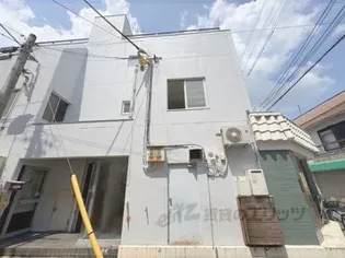 渡部マンション【200号室】の外観