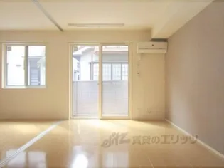 シャーロット壱番館【1階】の玄関