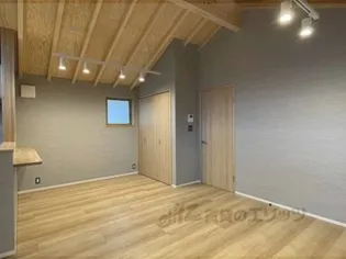 GOMON MOMOYAMA【S-102号室】の玄関