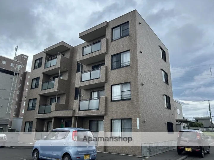 ノイシュバン ウィングの画像