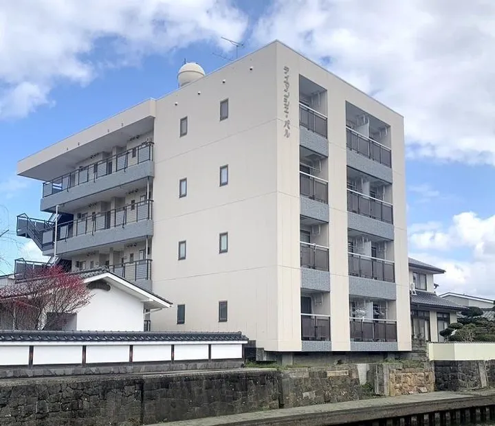 ディマンシェパルの画像