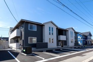 富山県富山市粟島町2丁目の賃貸アパート