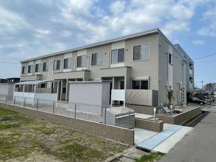富山県高岡市上関の賃貸アパート