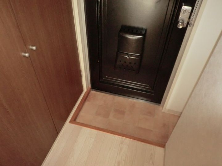 プレジール有瀬325の玄関