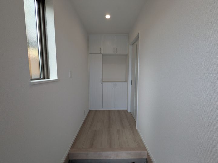 兵庫県三木市緑が丘町西2丁目(一戸建)の賃貸物件1の玄関