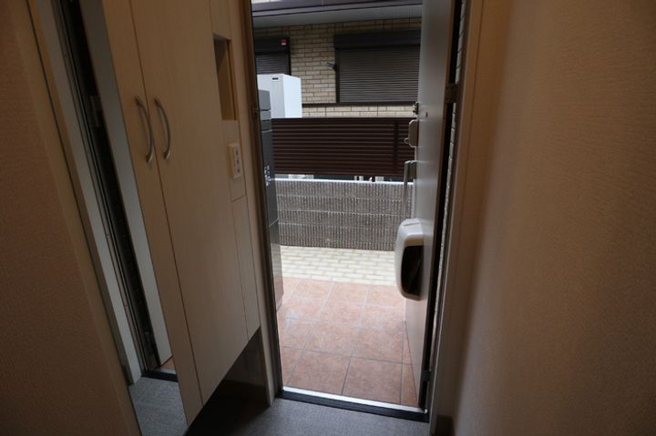 エスポワールひかりが丘B202の玄関