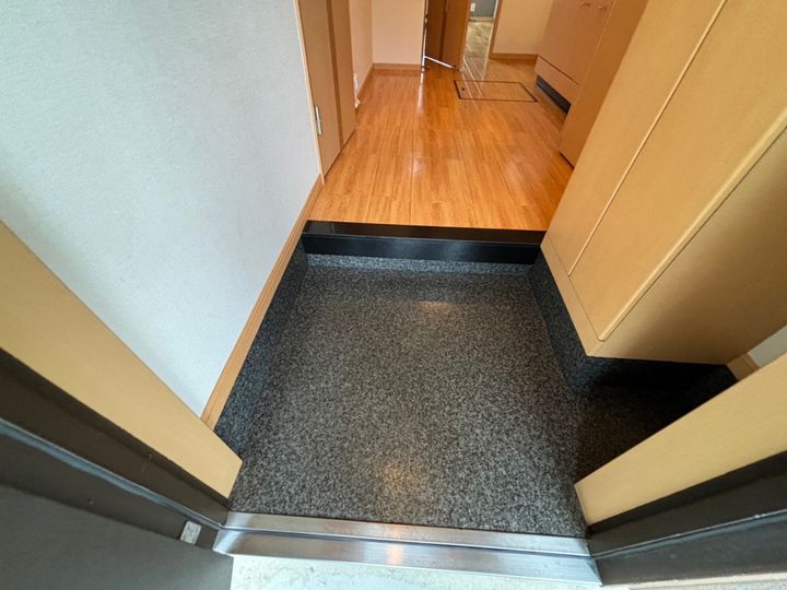 小野ロイヤルハイツの玄関