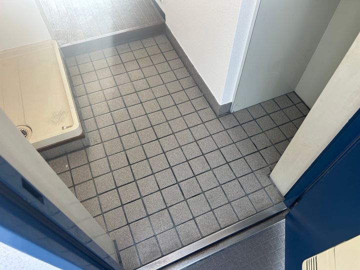 メゾン春Ⅲ番館406の玄関