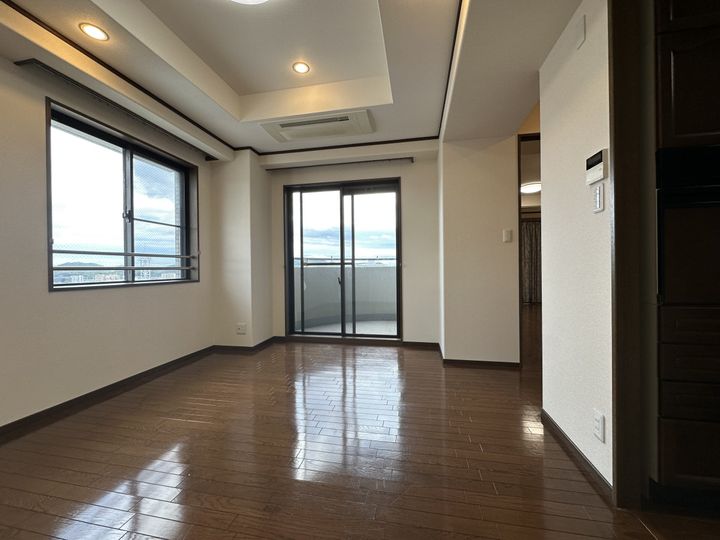 エンブレイス姫路下寺町の居間