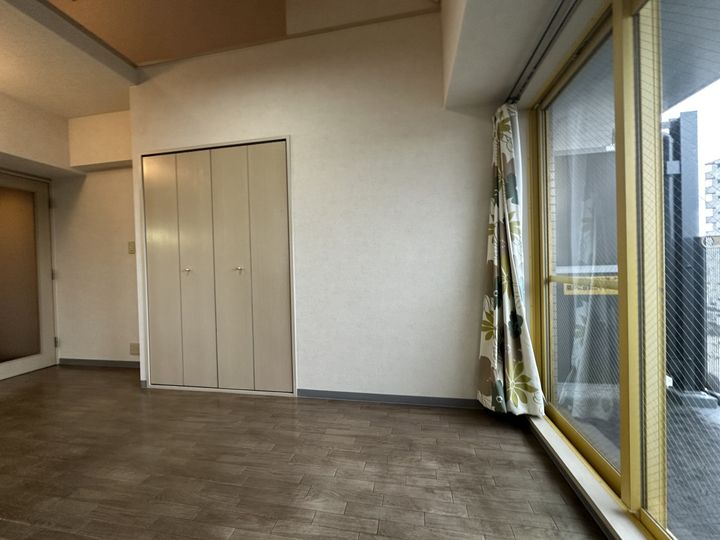リゾティ城南805の居間