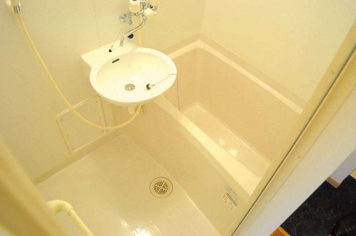 レオパレスサンクレール104の風呂