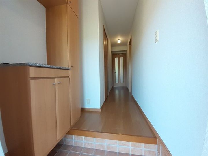 クール・ヴィヴァーチェC103の玄関