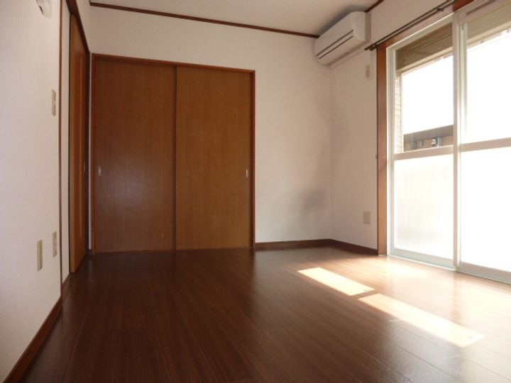 メゾン付城101の居間