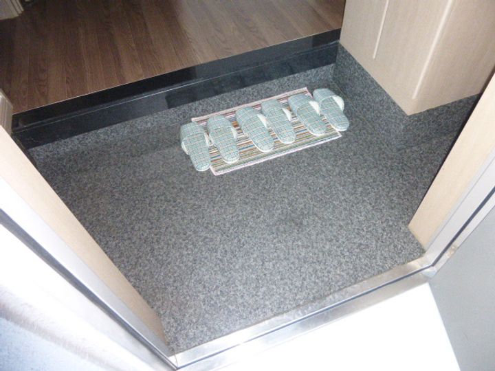 アシュランスの玄関