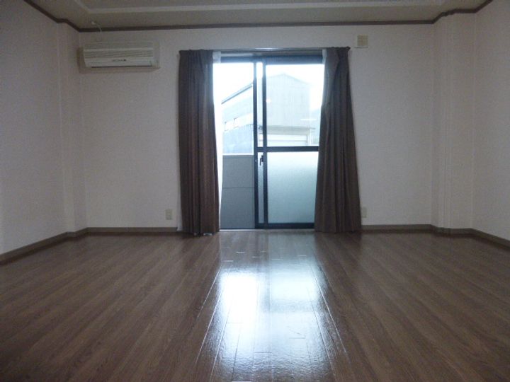 アシュランスの内装