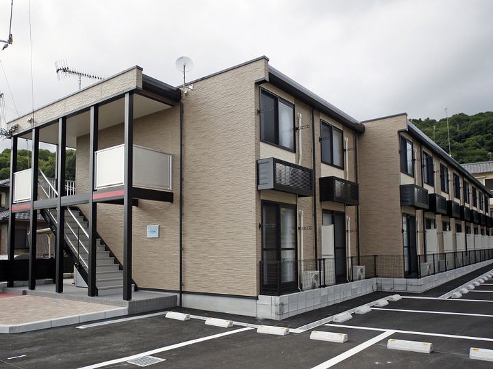 レオパレスボヌール塩屋105の外観