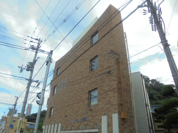 ベルフラワー岡町301の外観