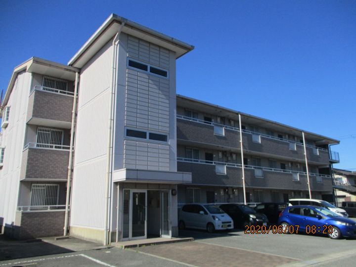 スタットニューヘン英賀保305の外観