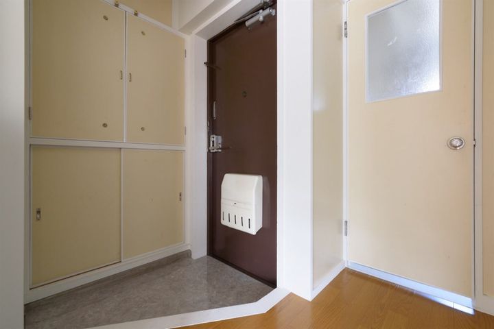 ビレッジハウス三草2号棟の玄関