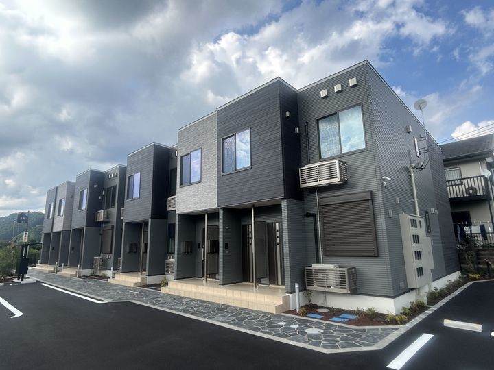 メゾン12朝来の外観