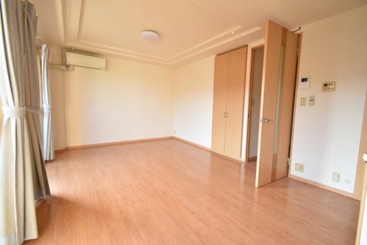 パル新谷弐番館202の居間