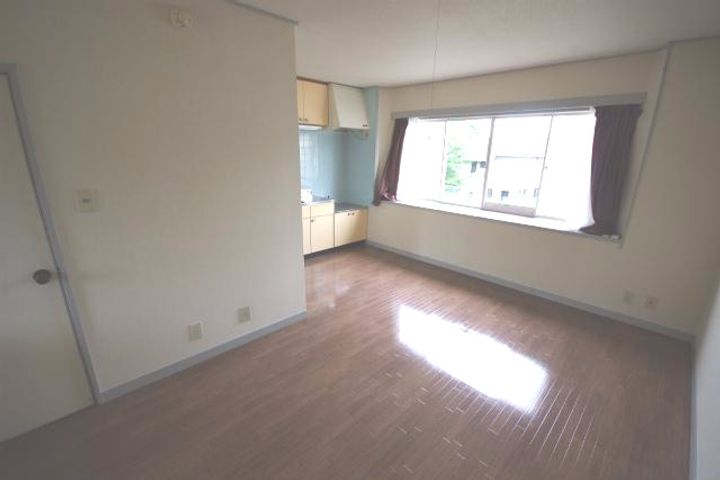 プレステージ壱番館203の居間