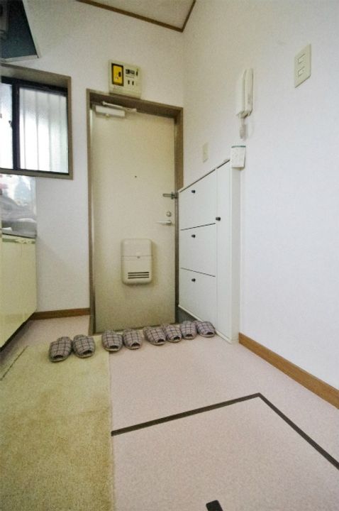 ハイツフォーリストA棟の玄関