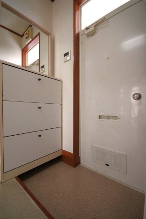 野原第6コーポの玄関