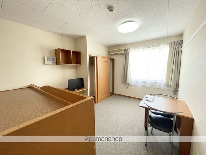 レオパレスタカネ.台の居間