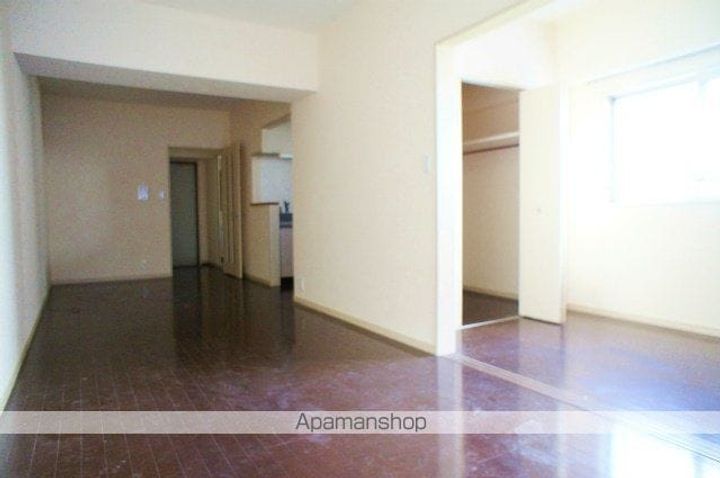 アンフレール川上の居間