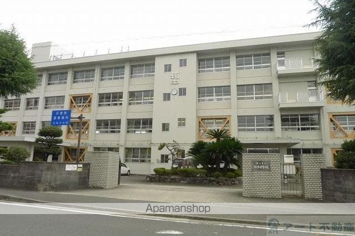 愛媛県松山市立花5丁目の賃貸アパートの周辺