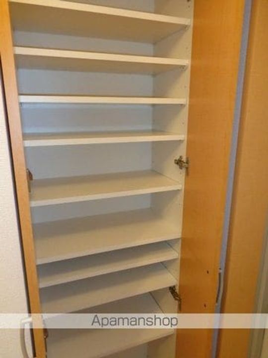 鎌倉服部ビル204の玄関