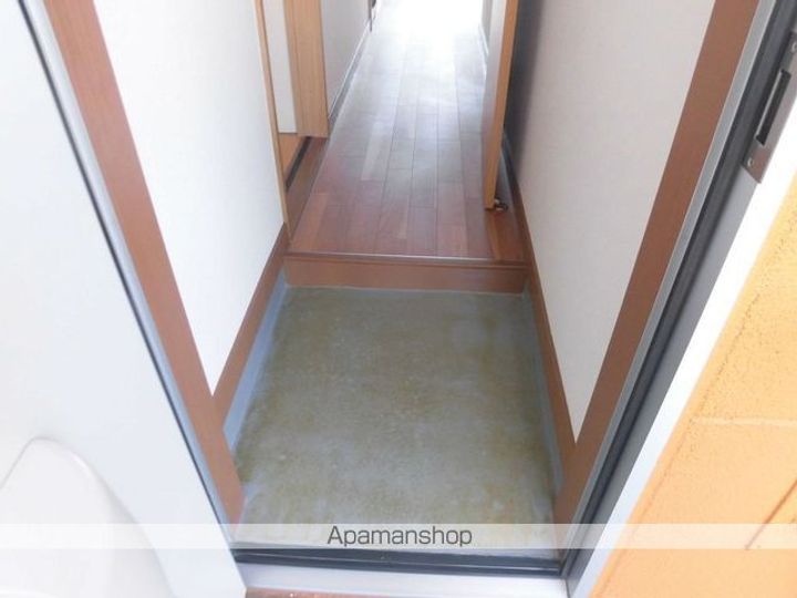 メゾン下川B201の玄関