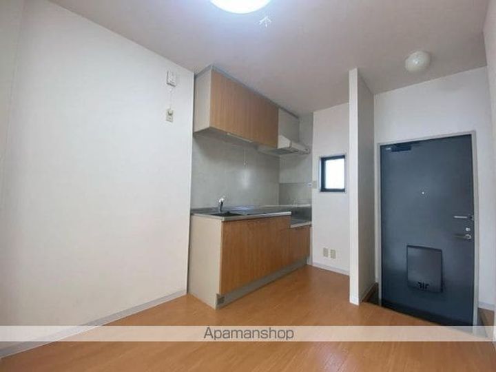 ロイヤルガーデン紙町の居間