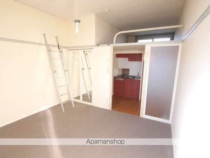 レオパレス五龍星204の居間