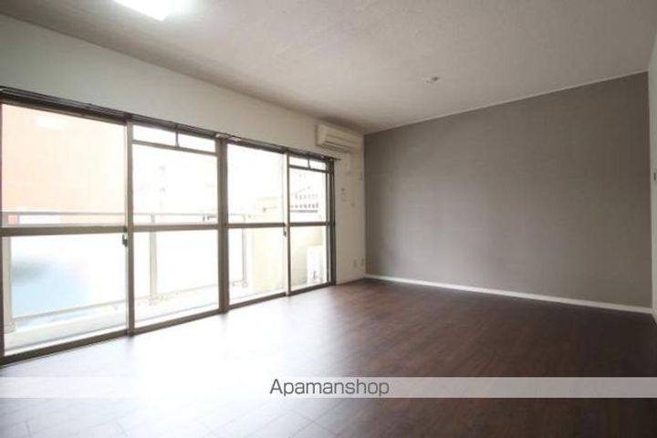 岡山県岡山市北区学南町1丁目の賃貸マンションの居間