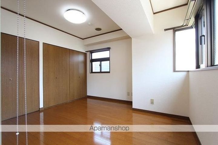 ダイアパレス中央町302号の居間