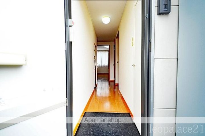 レオパレスワンダーランド210の玄関